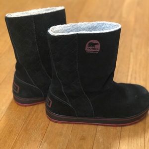 Sorel size 8 Glacy black suede boot